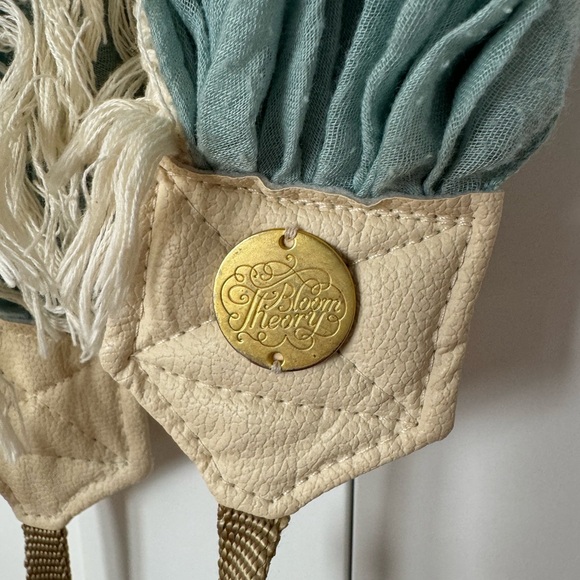 Bloom Theory Camera Strap - Picture 4 of 4